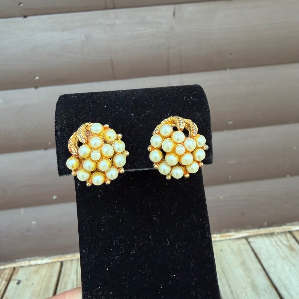 Vintage Faux Pearl Cluster Clip On Earrings Womens Gold Tone Mid Century Retro